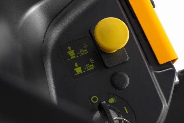 52753.PNG Stiga - Petrol Ride On Tornado 398 M - Image 2